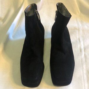 Bruno Magli Ladies Size  6 B Black Ankle boots suede
